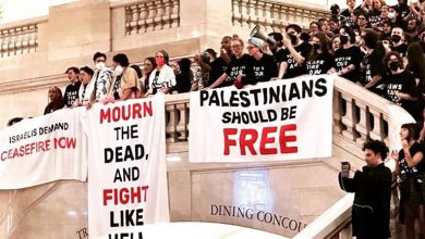 المؤلف الأمريكي مايكل مور يدعم القضية الفلسطينية