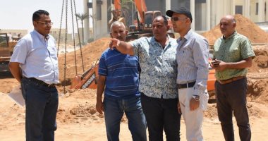 رئيس جهاز القاهرة الجديدة يتفقد مشروعات الطرق والمرافق الجارية بالمدينة