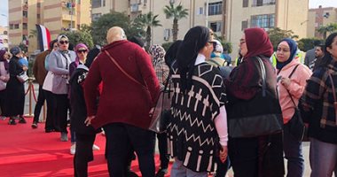 المرأة المصرية حاضرة بقوة أمام اللجان الانتخابية.. حب ووفاء لوطنها