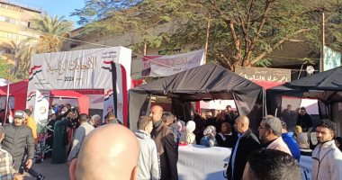 حشود أمام لجان إمبابة قبل انطلاق انتخابات الرئاسة 2024