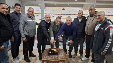 الاحتفال بالجهاز الفني لمنتخب مصر في مباراة المقاولون والمصري (صور)