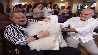 جورج وسوف في ظهور نادر مع حفيدته "أميا" خلال مراسم تعميدها بأحد الكنائس