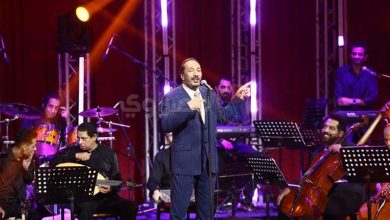 علي الحجار يتسلم درع نقابة الصحفيين بعد إحياء احتفالية "مئوية فنان الشعب"