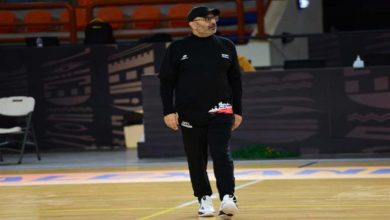 شوبير يكشف رد فعل مدرب الأهلي بعد عرض تدريب منتخب مصر لكرة السلة