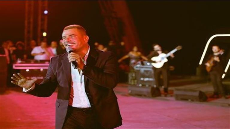 عمرو دياب يغني "شكرا من هنا لبكرة" بحفله في دبي (فيديو)