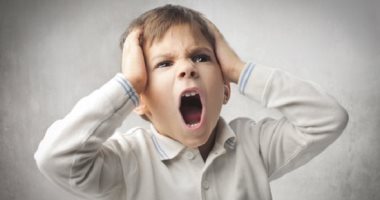 4 حلول لتشجيع طفلك على التحدث باحترام وعدم السباب.. حتى لو كان عصبيًا