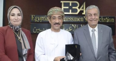 جمعية رجال الأعمال تبحث مع سفير عمان فرص التعاون بقطاع المشروعات الصغيرة