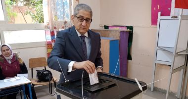 الكاتب الصحفى ماجد منير يدلى بصوته بالانتخابات.. ويؤكد: نختار رئيسنا بكل شفافية