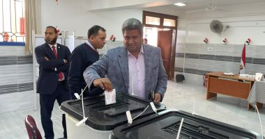 رئيس جهاز برج العرب الجديدة يدلى بصوته فى الانتخابات الرئاسية