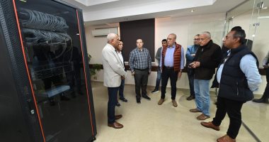 وزير الإسكان يتفقد مركز التحول الرقمى بمقر جهاز مدينة أسوان الجديدة