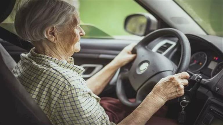 مواصفات السيارة المناسبة لكبار السن