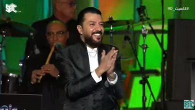 مصطفى كامل يهدي "كتاب حياتي يا عين" لـ تركي آل الشيخ من حفل"كاسيت 90"