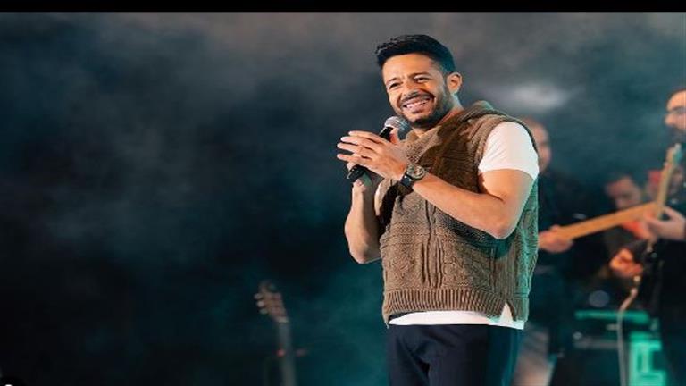 محمد حماقي يشعل حفله الغنائي في جدة بأغانيه (صور وفيديو)